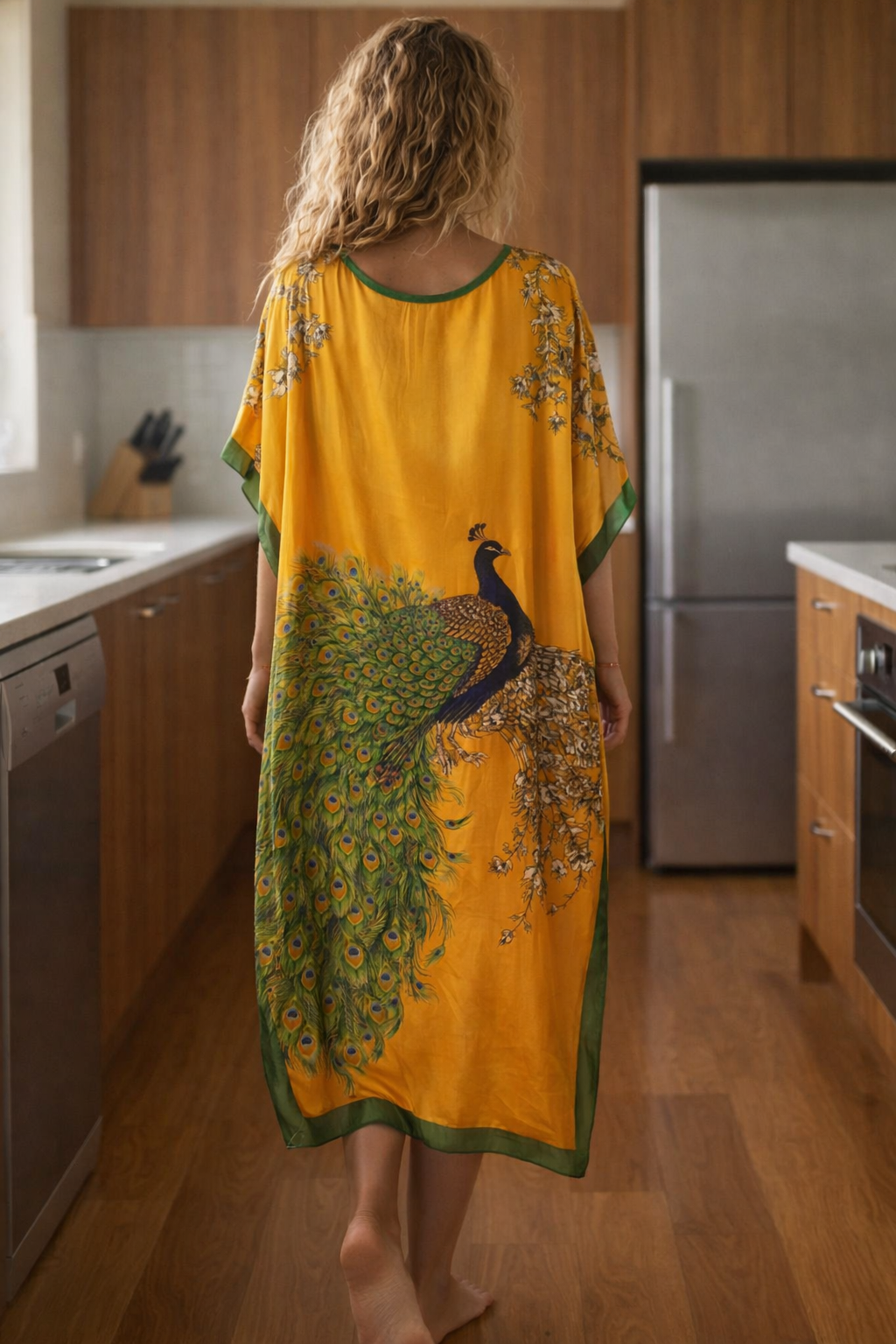 Solmira – SilkBreeze Holiday Cape