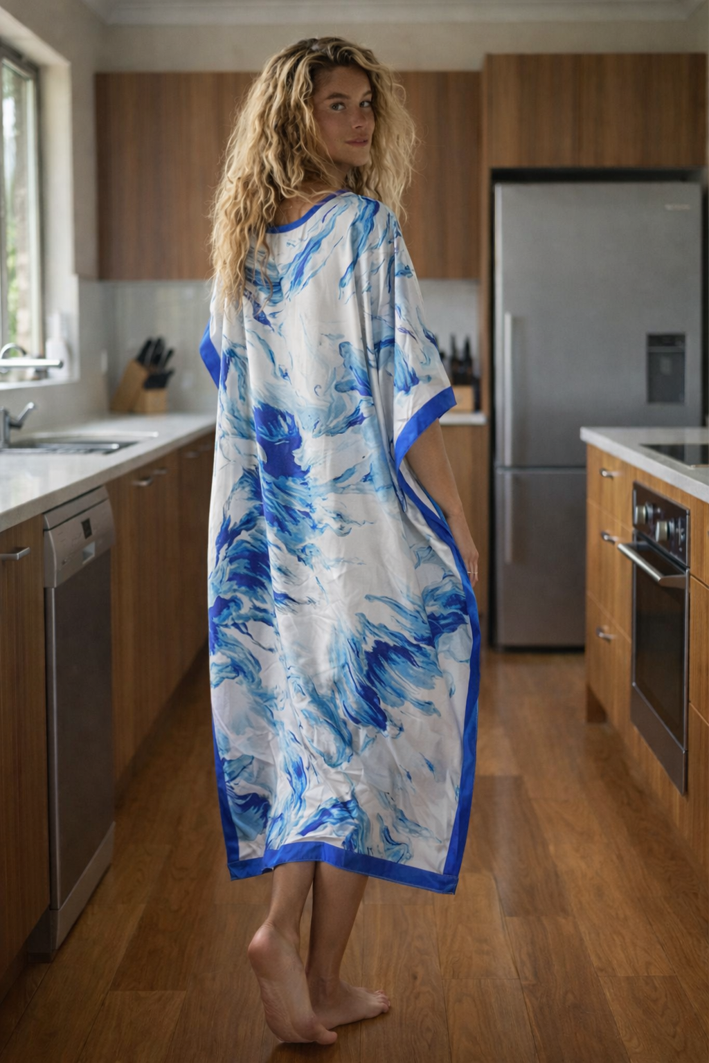 Solmira – SilkBreeze Holiday Cape