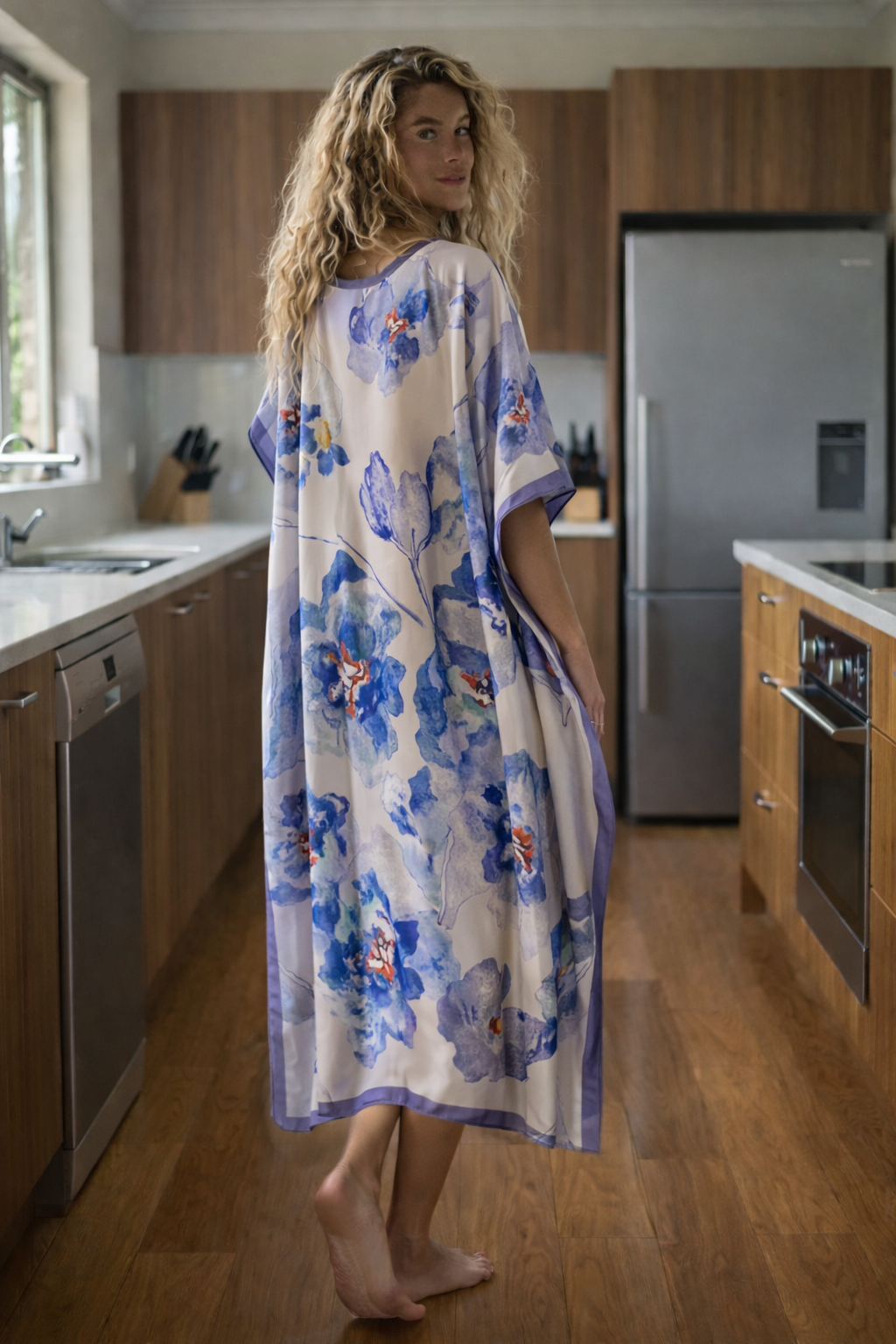 Solmira – SilkBreeze Holiday Cape